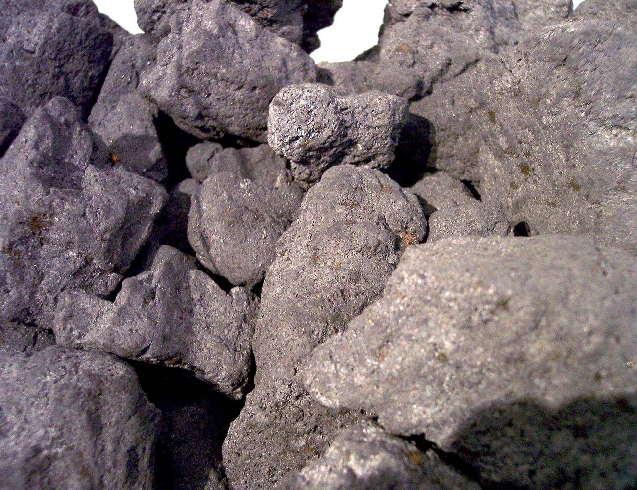 Metallurgical coke — high-carbon coke fuel lumps