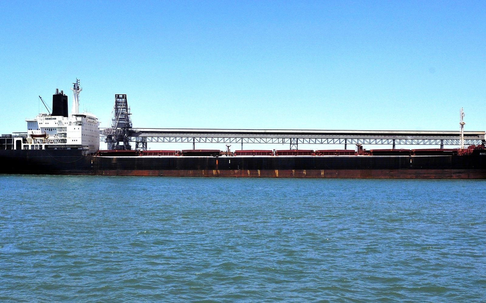 A bulk carrier alongside a coal terminal